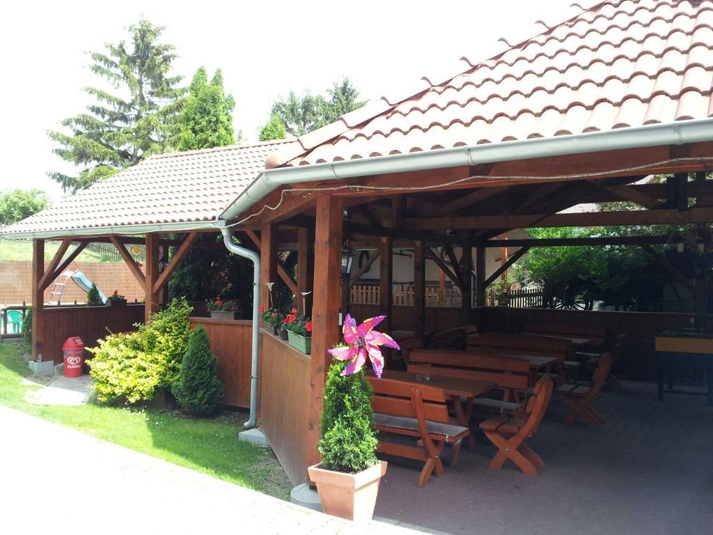 Guesthouse Zuzana Spacince Esterno foto