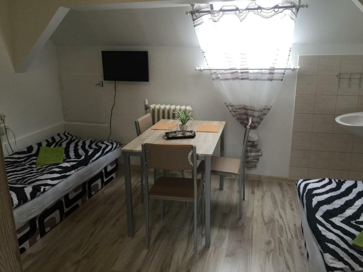 Guesthouse Zuzana Spacince Esterno foto